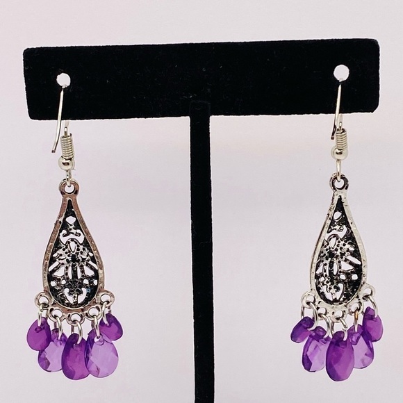 Earrings Dangles Silver Tone Purple acrylic beads - Picture 9 of 11